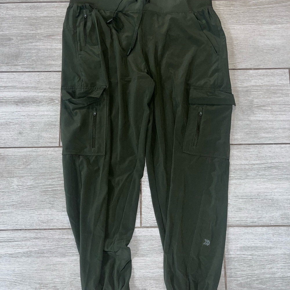 Athletica joggers OD green